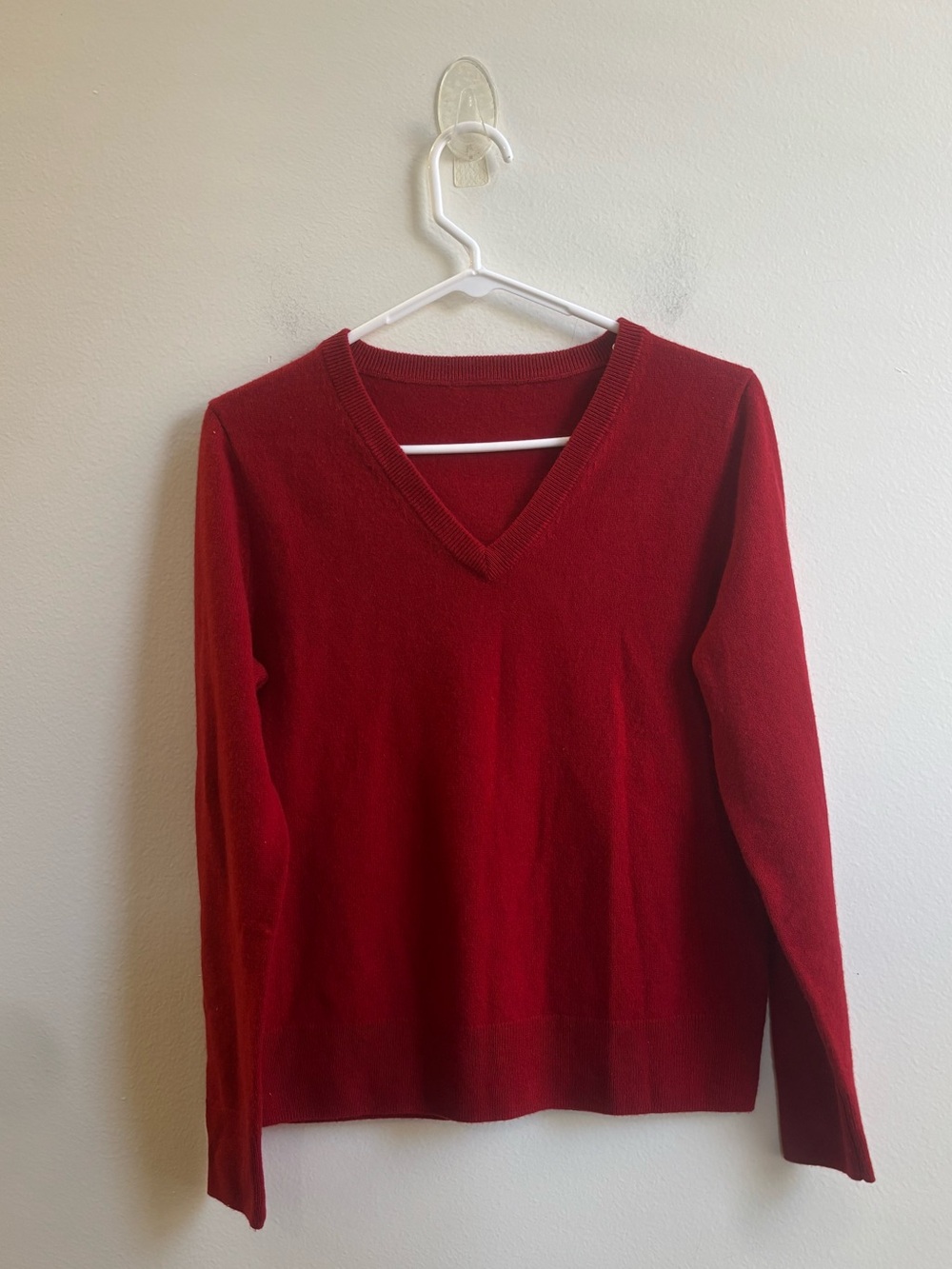 Quince | 100% Mongolian Cashmere V-Neck Sweater - Picture 2 of 5